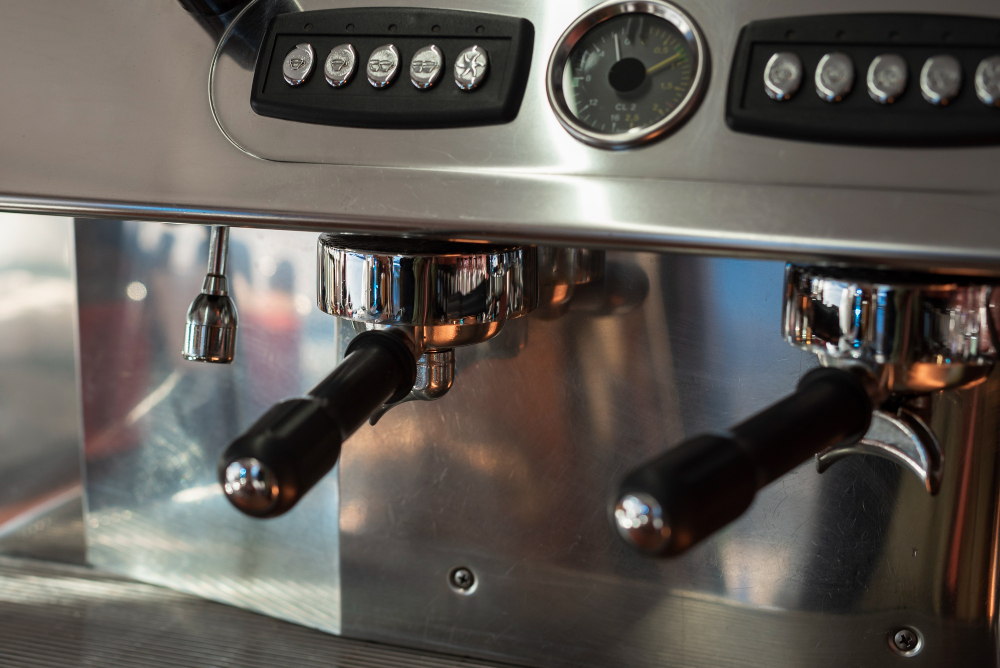 Ce trebuie să știi despre diferențele dintre espressoarele cu capsule, boabe și cafea măcinată