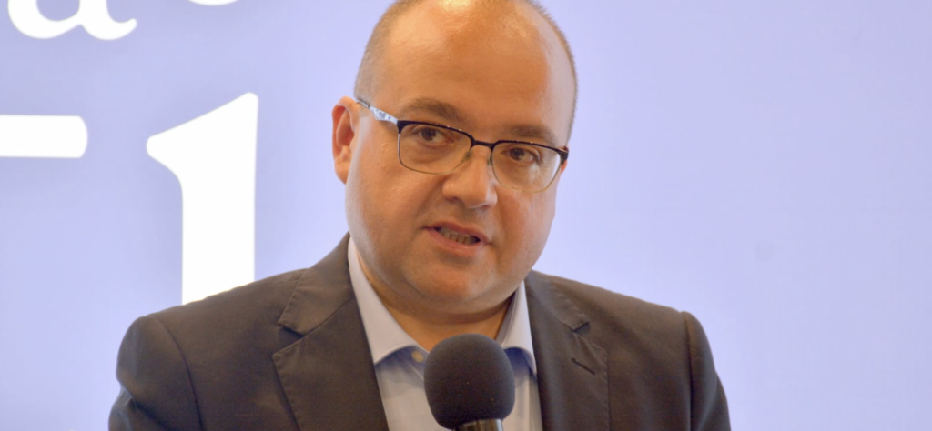 cine este Valentin Naumescu