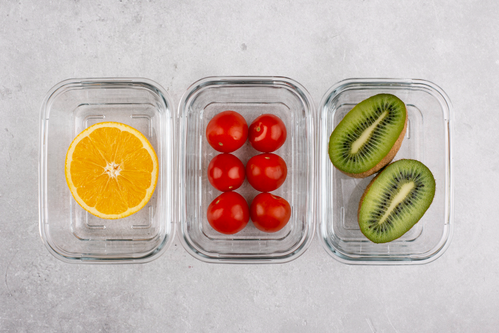 Ce tip de caserolă din plastic păstrează textura preparatelor gătite pentru livrare